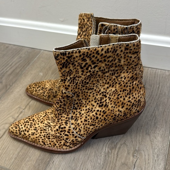 NEW! Dolce Vita Volli Leopard Calf Hair Booties - Size 7 - Picture 9 of 16